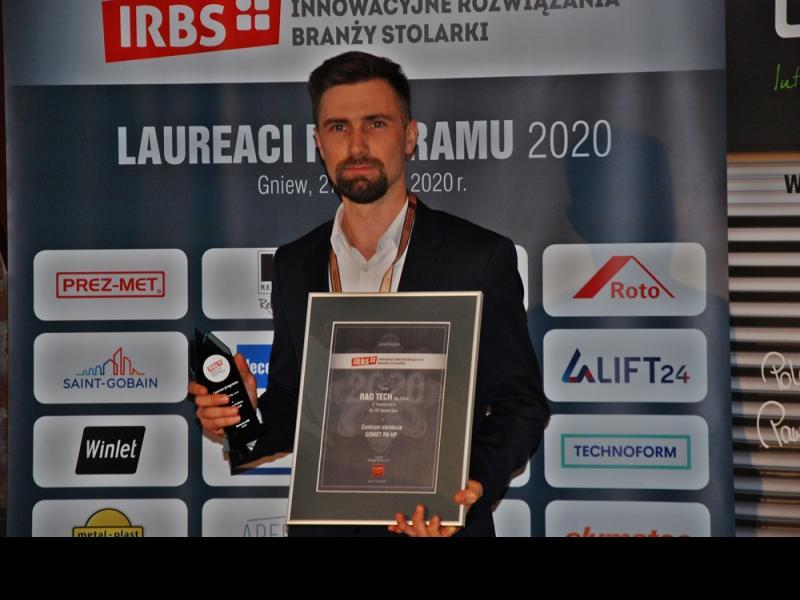 prezes Krzysztof Drewek odebrał nagrodę dla Comet R6 HP